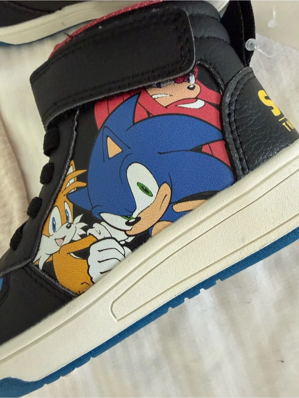 New boys Sz 7.5 Sonic the Hedgehog shoes, shirt, socks